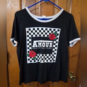 Black tee "Amour follow your heart"